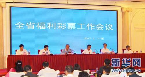 萧常坤却冷眼瞧着，脱口道：初然你别管她、你让她跳，我还就不信了。